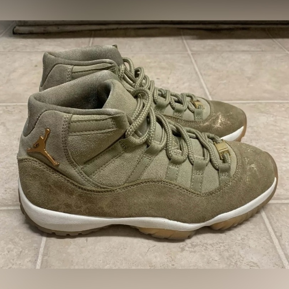 Nike Air Jordan 11 Retro Olive Gold Lux AR0715-200 Women’s sz 8W Preowned